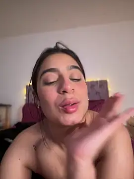 samantha_e2 - Samantha_e2's free webcam - UK Sex Cams
