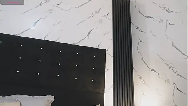 annyy_rosse (F young) - Lovense plug in my ass and shake it
