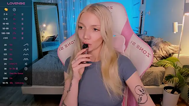 AnyaTaylor_ webcam