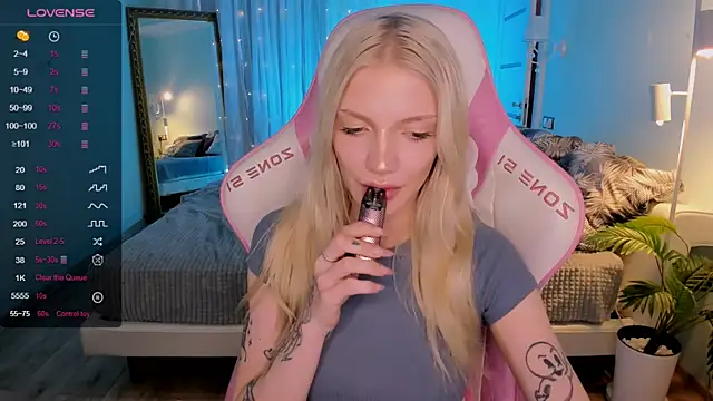 AnyaTaylor_ webcam