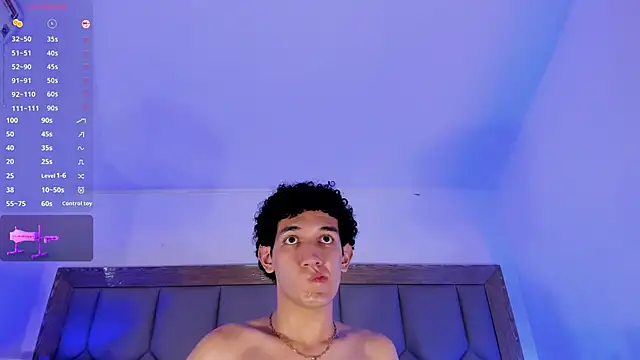 AlexPetiite webcam
