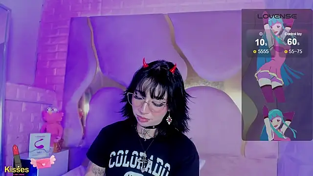 NaniiSisy webcam