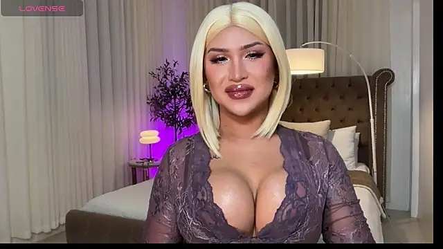 Your_Majesty_Tyra webcam