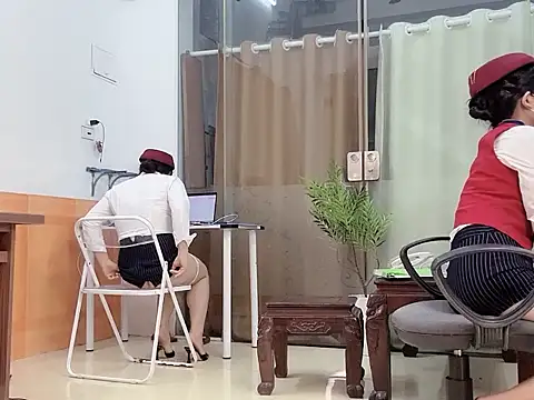 Mono-StewardessMysa live sex cam