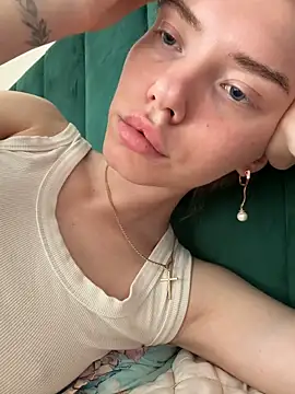 Lisaaa_Alisa live sex cam