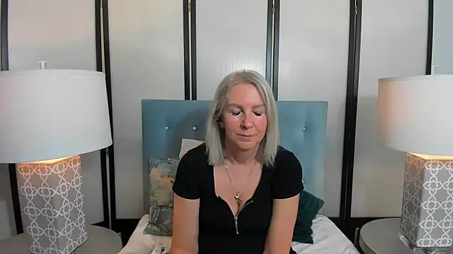 ericatop (F mature) - Watch a sexy blonde show you her body