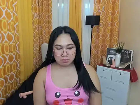 TsUncutKaren webcam