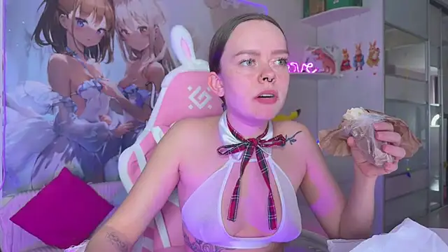 CheekySashaCharm webcam