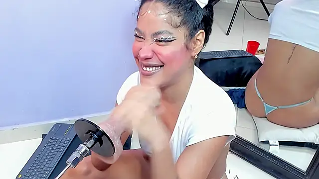 sharonbombo webcam