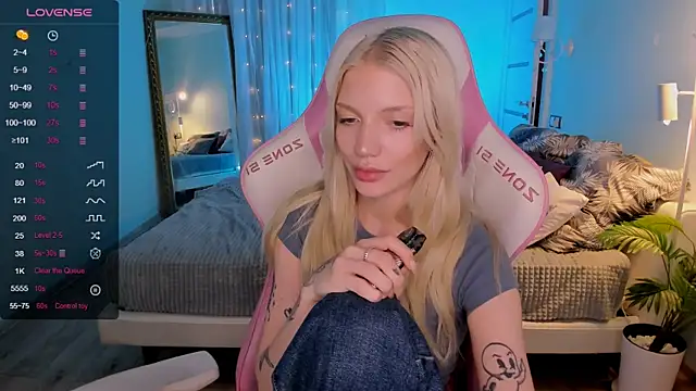 AnyaTaylor_ live sex cam