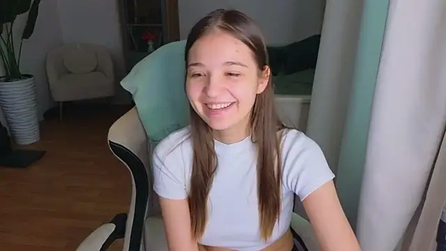 Leela_sun webcam