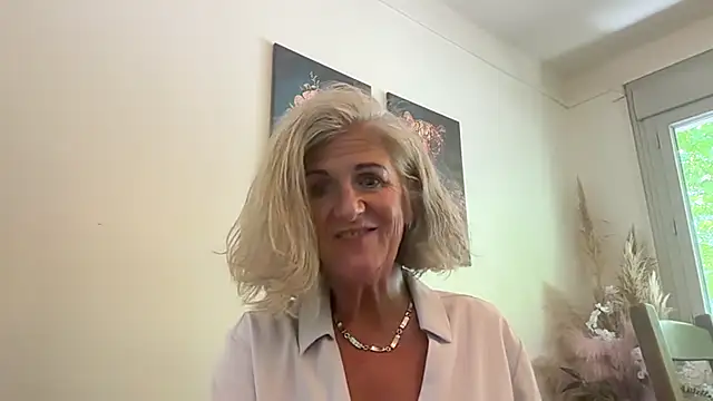 NaughtyMonicaUK webcam