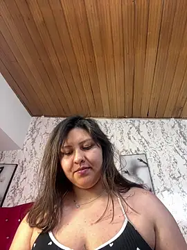 Webcam Model (Larissa_Antonella)  is live.Free join now!
