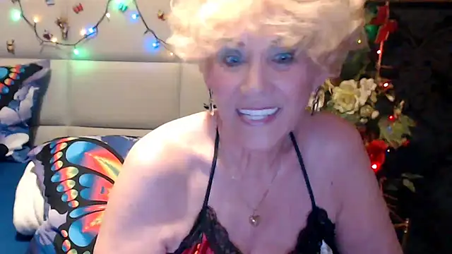 HappyWomanOn webcam
