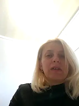 mialove183 - MiaLove183's free webcam - UK Sex Cams