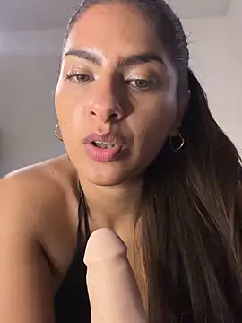 Webcam Model (chicachocolate01)  is live.Free join now!
