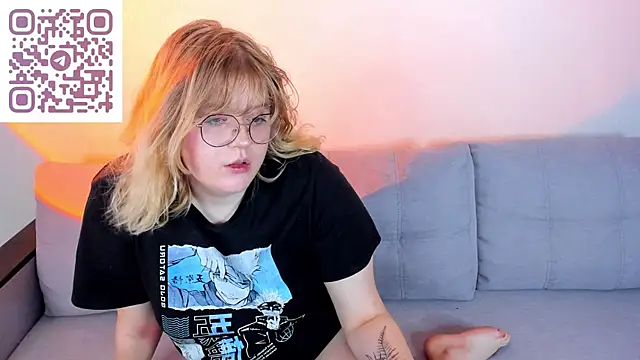 luna_c0ra webcam