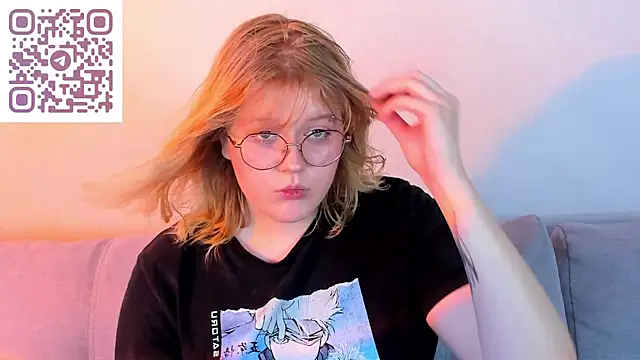 luna_c0ra webcam