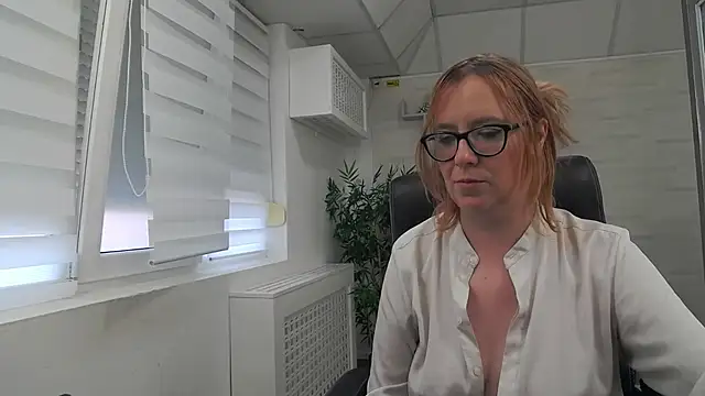 MaddyVelvet webcam