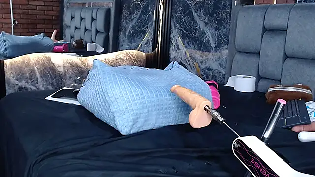 Couple_Gold69