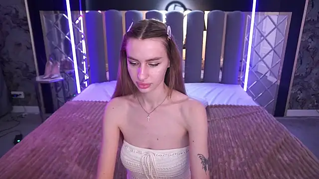 snow_whiteeex (F young) - doggy style without panties
