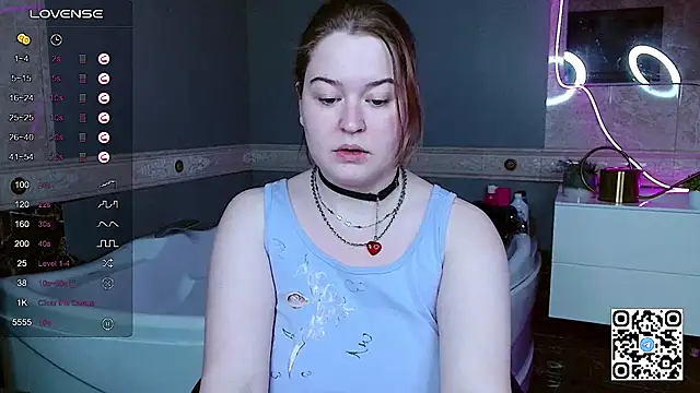 helenhartt (F young) - wear casual attire