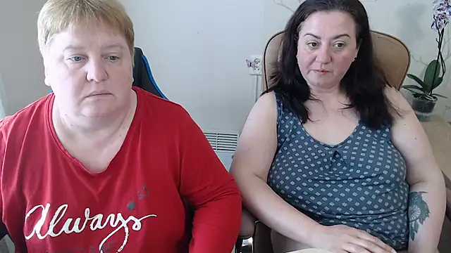 lindy-jeanie (G milf) - hot kiss and lick boobs brunettes