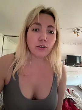 laurasstar (Ask my age) - 🔥 Close-up ass bouncing right at the ca