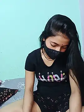 Webcam Model (18_year_old_girl)  is live.Free join now!