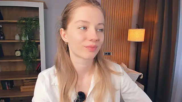 katemossse (F young) - Tease with a shirt