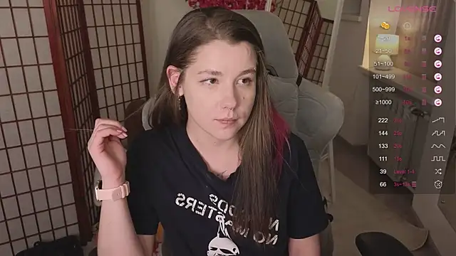 mira_falls (F young) - Naked doggy tease