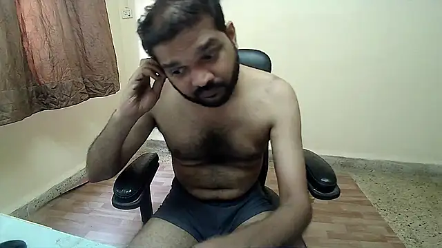 kinky_kumarr (Ask my age) - Hairy hunk come lets have fun