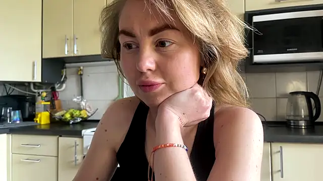 martaluna_ - MartaLuna_'s free webcam - UK Sex Cams