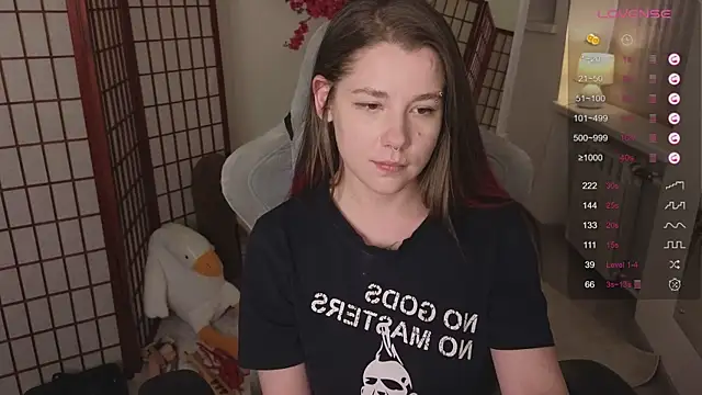 mira_falls (F young) - Naked doggy tease