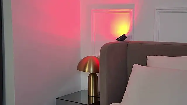 meganstrane (F young) - naked pilow ride