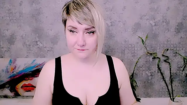 djullia (F milf) - show ass in panties