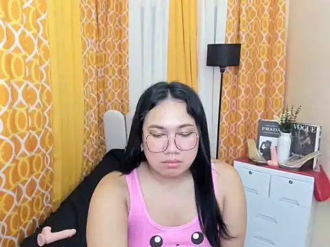 TsUncutKaren webcam