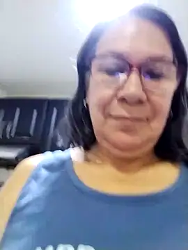 victoria_wayne (F mature) - remover top