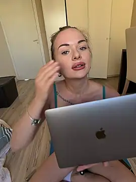 elenarebelle (F young) - Dildo fuck and Ride + 2 Videos