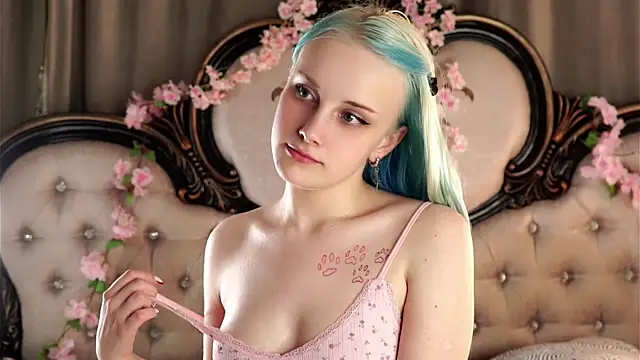 kirstinmcgeady (F teen) - sexy suck 2 fingers