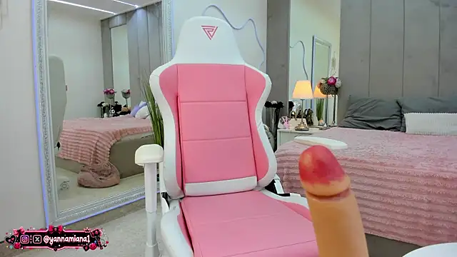 Yanna_miana live sex cam