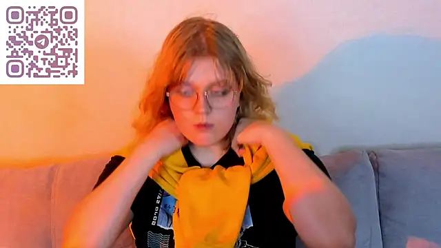 luna_c0ra webcam