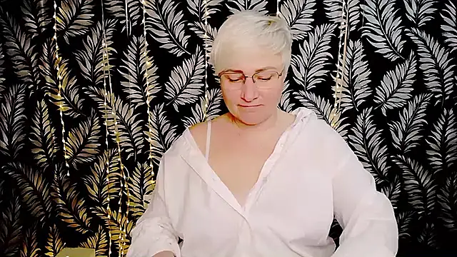 Olivia_playful webcam