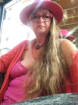 Webcam Model (Hot-Muci)  is live.Free join now!