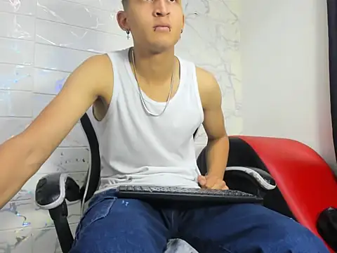 ian_savage (M young) - cum in public 💦