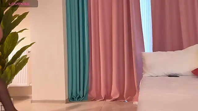 UrGoddessJenny webcam