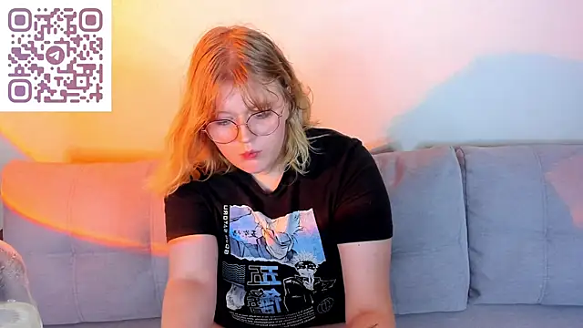 luna_c0ra webcam
