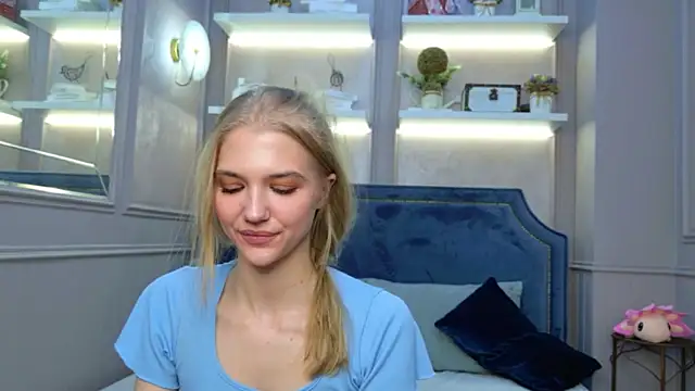 4example_Chloe webcam