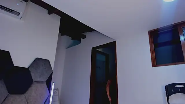 MikaelaStone webcam