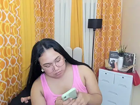 TsUncutKaren webcam